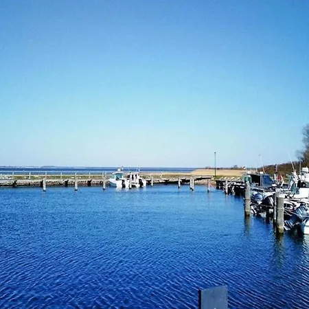 Am Boddenufer Mit Freiem Boddenblick Hébergement de vacances